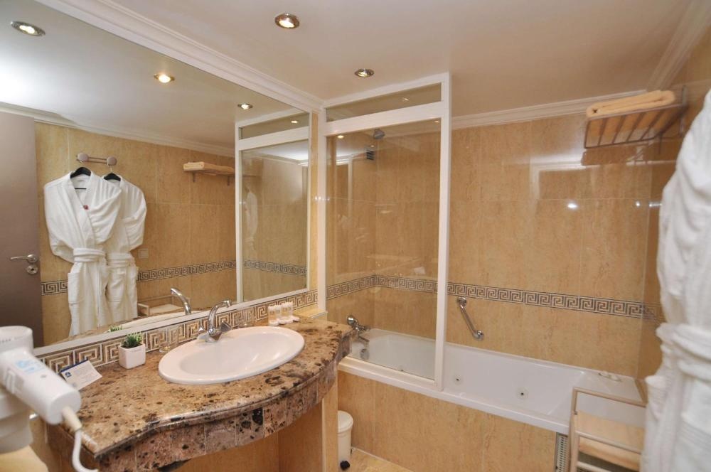 Room image 4